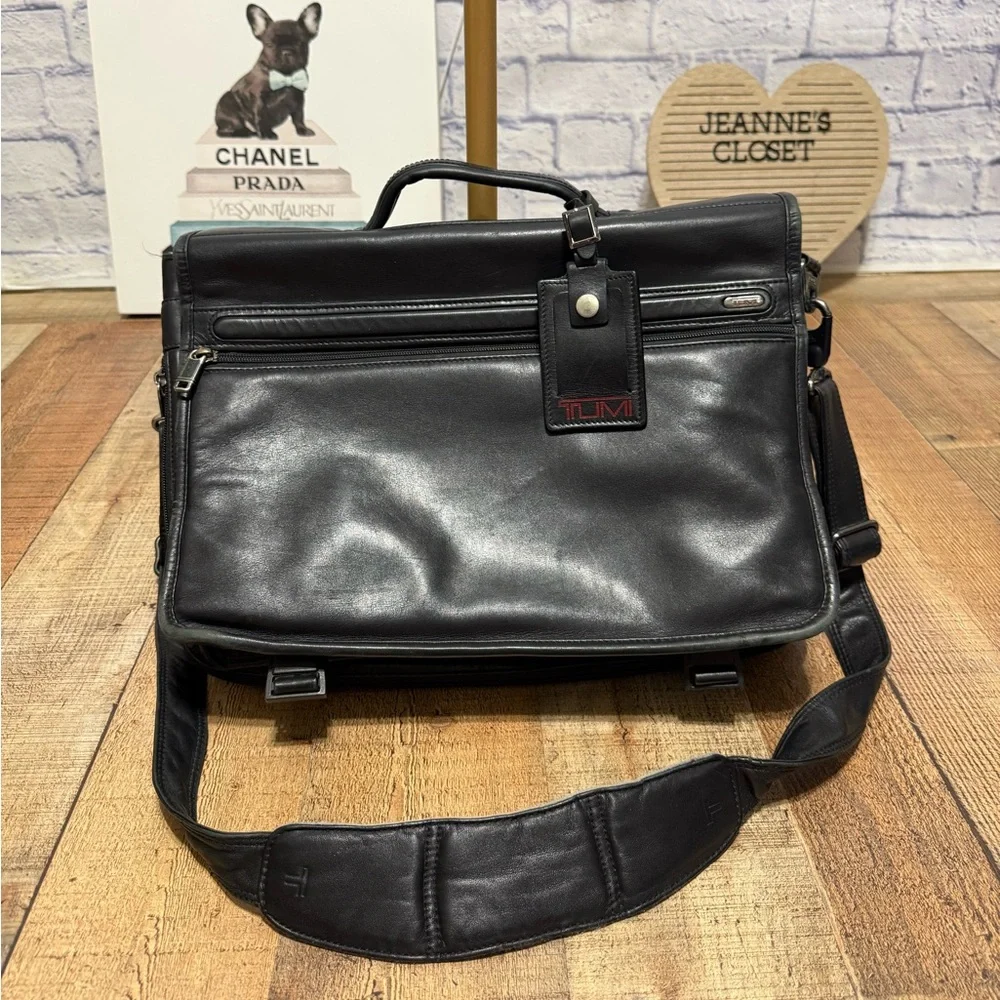 TUMI Alpha Nappa Leather Flap Expandable Briefcase Black Messenger Bag Has Flaws